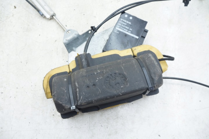 CONTRÔLEUR POMPE POMPE ARRIÈRE COUVERCLES DE COFFRE COUVERCLES DE COFFRE ARRIÈRE VOLVO V70 XC70 31218393