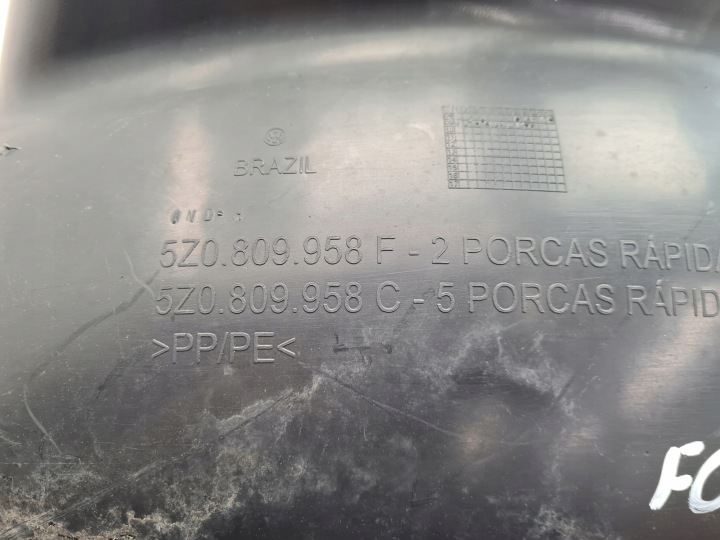 VW FOX PASSAGE DE ROUE DROIT AVANT 5Z0809958F