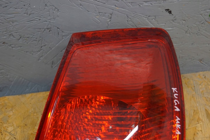FORD KUGA MK1 PHARE ARRIÈRE GAUCHE DANS AILE
