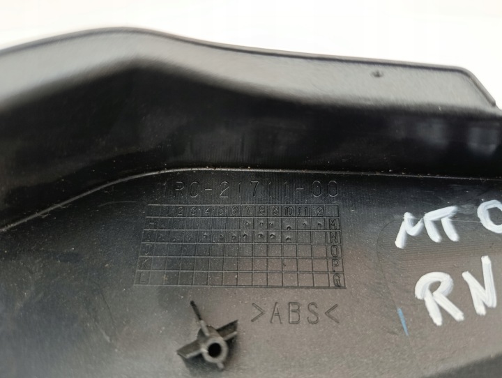 YAMAHA MT09 RN29 QUEUE PLASTIQUE GAUCHE