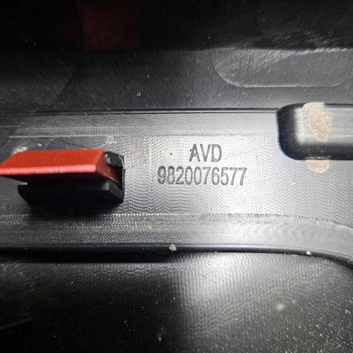 CITROEN C5 AIRCROSS MOULURE PORTES DROIT AVANT 9820076577