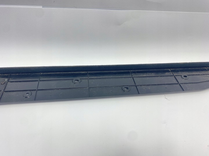 MOULURE ARRIÈRE COUVERCLES DE COFFRE COUVERCLES BAGZNIKA NOIR MERCEDES W124 UNIVERSEL 1247470635