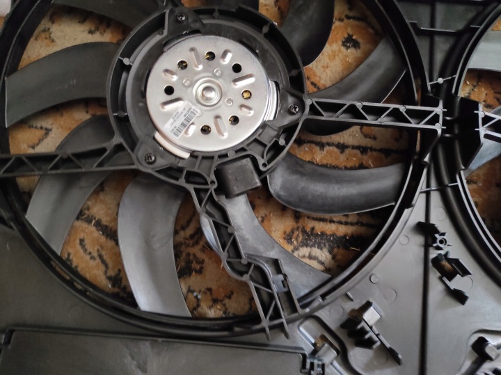 VENTILATEUR AVEC CHÂSSIS AUDI A4 B8 2.0 TDI