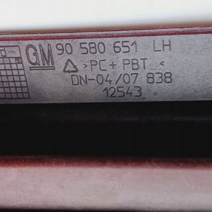 MOULURE SOUS LAMPE GAUCHE AVANT OPEL ZAFIRA A 90580651 NR281