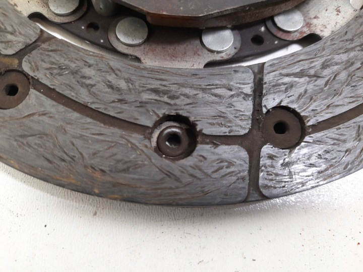 MAZDA 3 BL 1,6B DISQUE ADHÉRENCE 8V617550F1A (12)