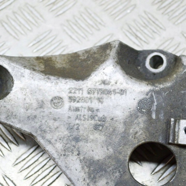 BMW 3 E90 E91 2008 GAUCHE CÔTÉ POIGNÉE FIXATION MOTEUR