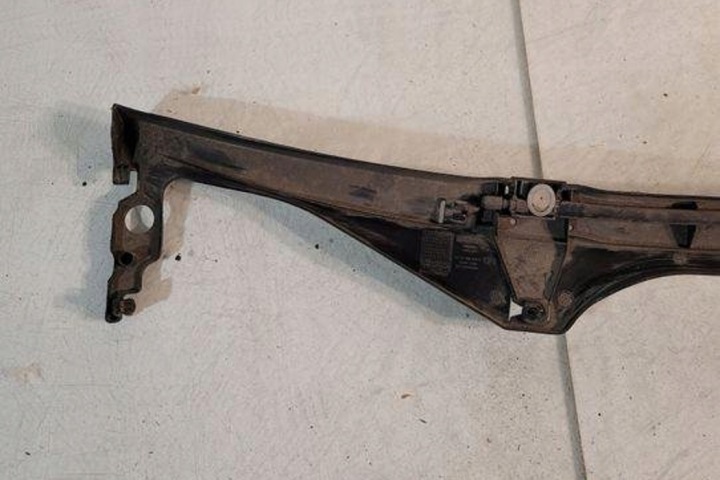 PLASTYK ESSUIE-GLACES AVANT MERCEDES-BENZ C COUPÉ (C205) A2058690007 0.0L