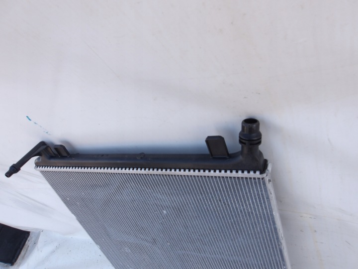 RADIATEUR EAU MERCEDES A0995009900 C-KLASA W206 ORIGINAL