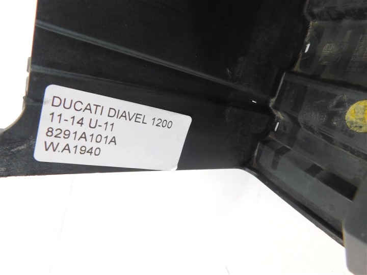 PLASTIQUE REMPLISSAGE DÉFLECTEUR D'AIR DUCATI DIAVEL 1200 11-14 U-11 8291A101A