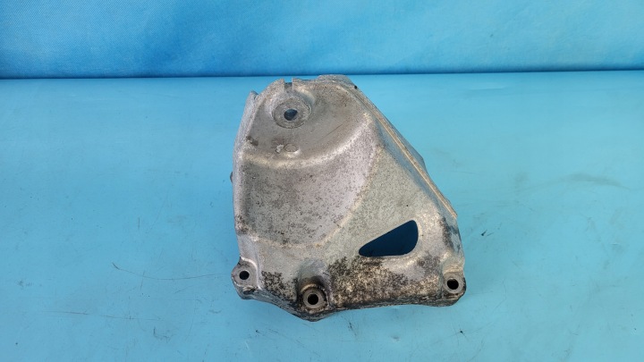 MERCEDES W205 C200 1.6 CDI POIGNÉE MOTEUR GAUCHE A6262230100