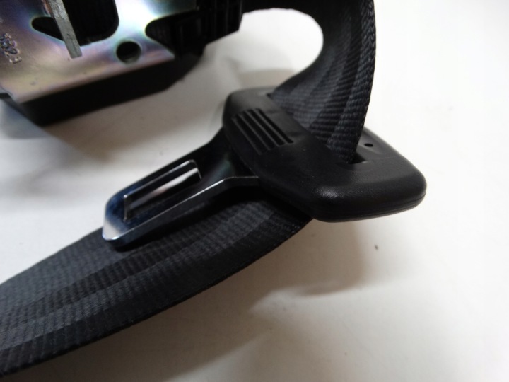 CEINTURE DE SÉCURITÉ DROIT ARRIÈRE VW GOLF VI 618019000
