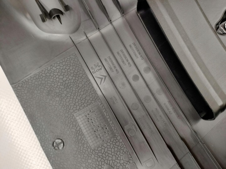 PROTECTION MONTANTS DROITE CITROEN C4 PICASSO II LIFT 16R