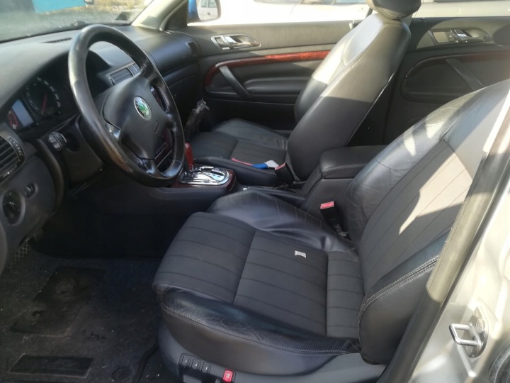 SKODA SUPERB POMPE HUILES 2002 2.5L 059103337B