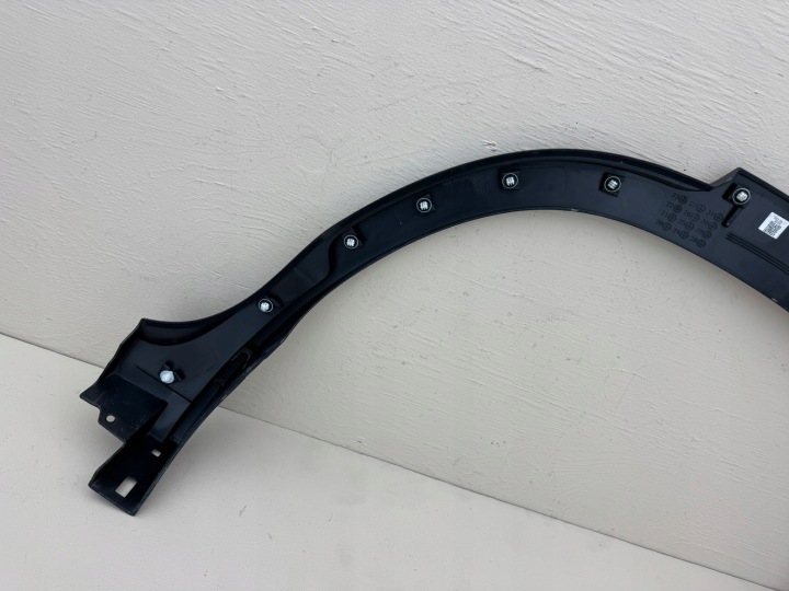TOYOTA COROLLA CROSS 22R- MOULURE REVÊTEMENT GARDE-BOUE DROIT ARRIÈRE 75605-16010