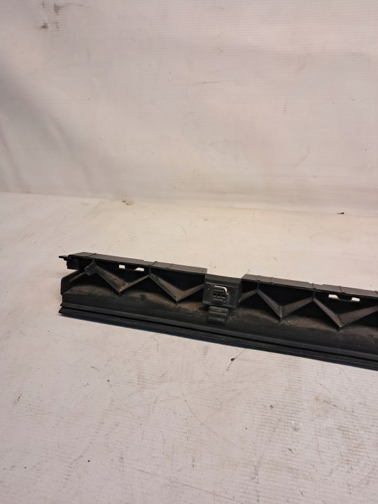 GLISSIÈRE FIXATION BAGUETTES SEUIL DROIT VOLVO S90 II 31386132