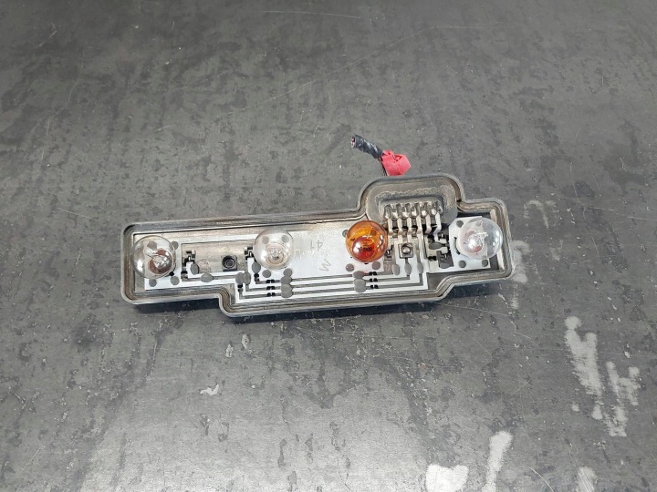 DOUILLE D'AMPOULE ARRIÈRE GAUCHE VOLKSWAGEN CADDY III 2K0945257A