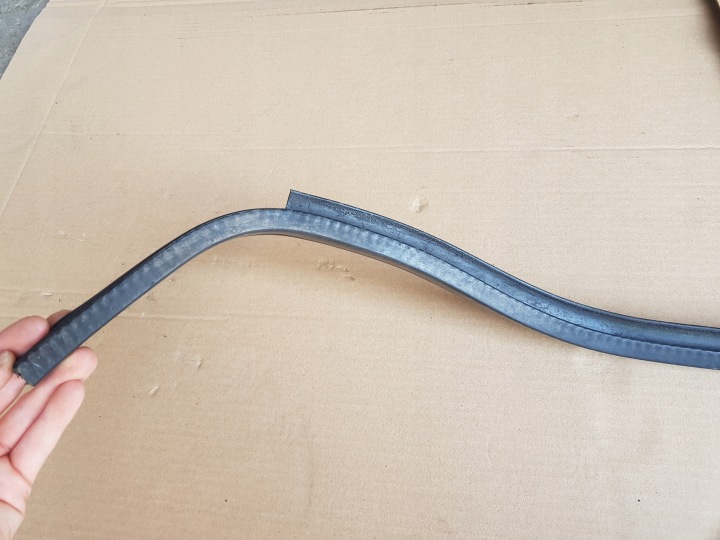 JOINT D'ÉTANCHÉITÉ PLASTIQUE CAPOTS VW CADDY III TOURAN I 03-15 EN BON ÉTAT ORIGINAL