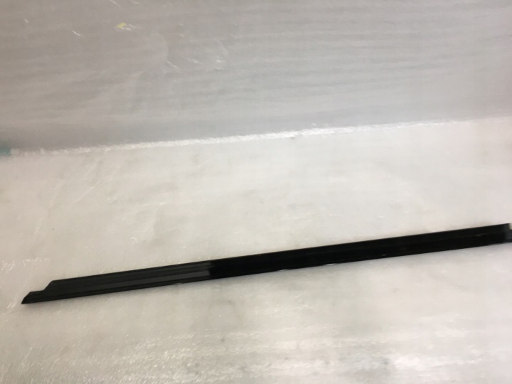 BMW G20 MOULURE RACLOIR PORTES DROIT ARRIÈRE NOIR