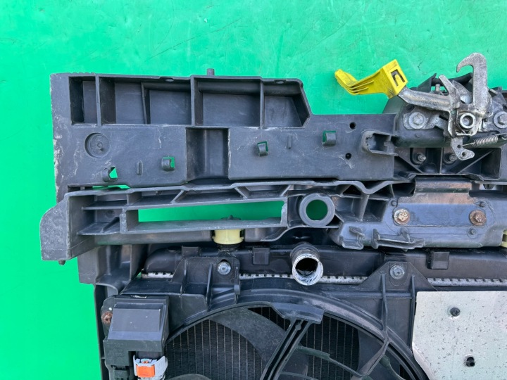 RENFORCEMENT PANNEAU AVANT RADIATEURS 9681810080 CITROEN C3 PICASSO 1.6 VTI 08-