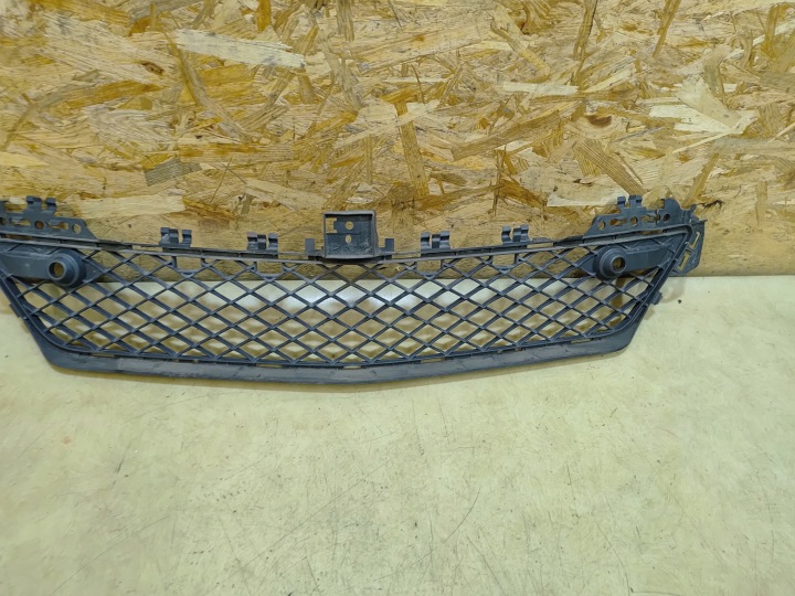 MERCEDES W204 LIFT GRILLE PARE-CHOCS AVANT A2048851324