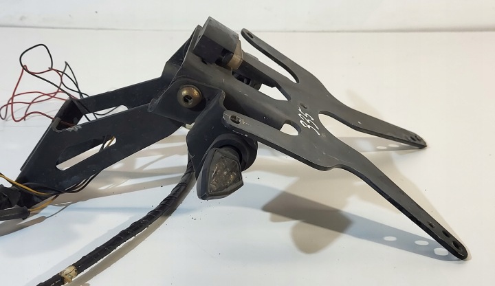 FIXATION CADRE DE PLAQUE D'IMMATRICULATION YAMAHA YZF R1 RN12 2004-2006R
