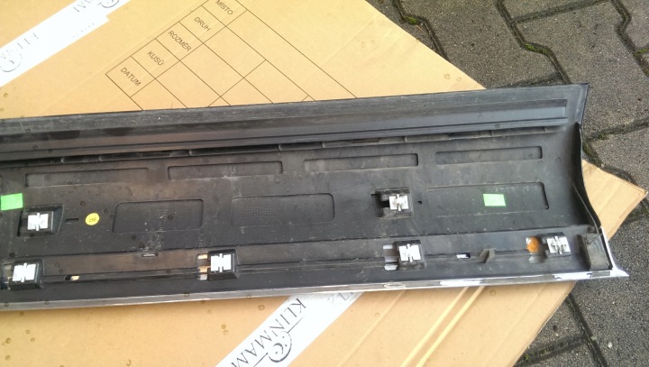 MOULURE PORTES GAUCHE AVANT VW TOUAREG 7P6854939M
