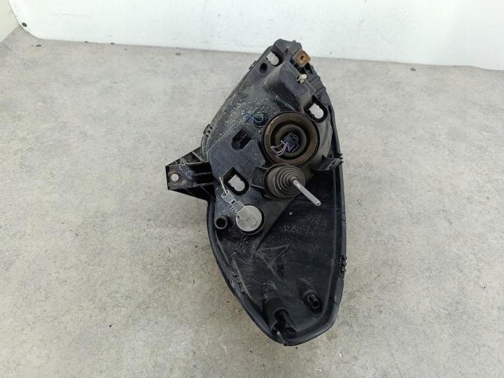 PHARE AVANT DROITE DACIA SANDERO I 8200733877