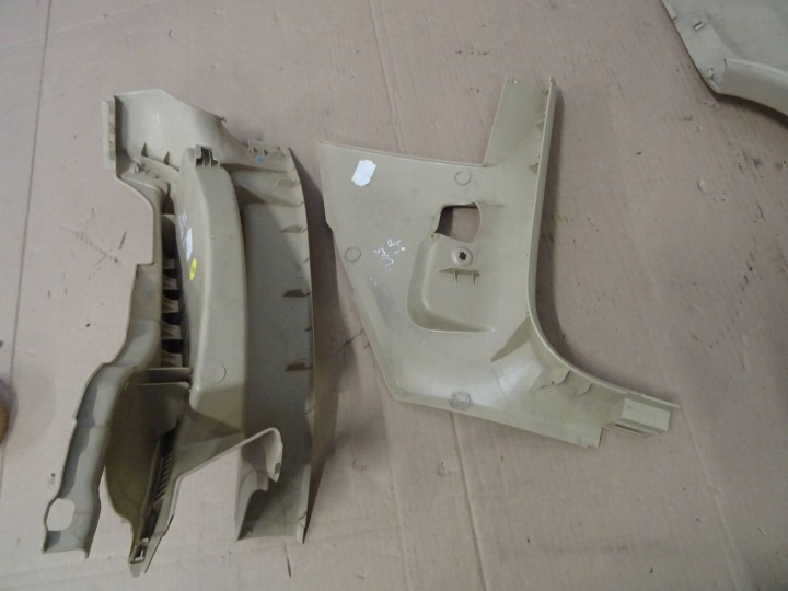 REVÊTEMENT SEUIL GAUCHE CÔTÉ VW GOLF V PLUS 5D HAYON NR219