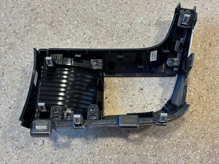 CHÂSSIS BOÎTE À GANTS GAUCHE CÔTÉ HYUNDAI IONIQ 5 84782GI000
