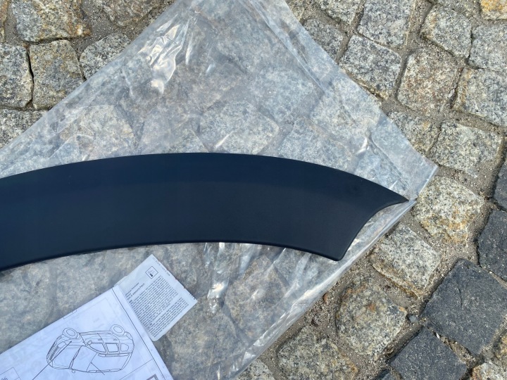 DACIA DUSTER MOULURE GARDE-BOUE DROITE AVANT 960169632R ORIGINAL NEUF