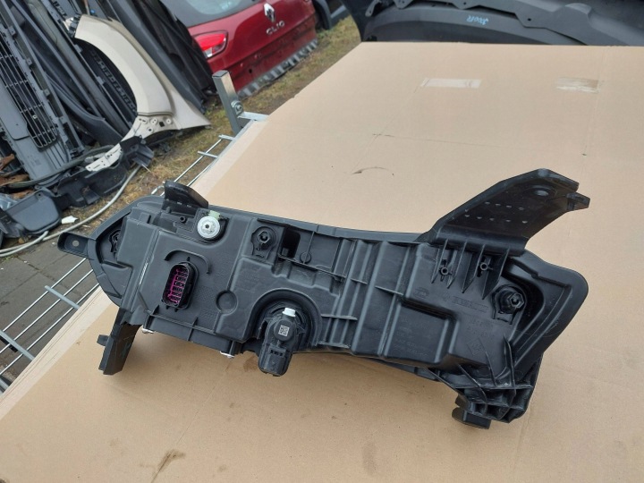 PROJECTEUR AVANT CÔTÉ DROITE RENAULT MEGANE E-TECH 260102443R