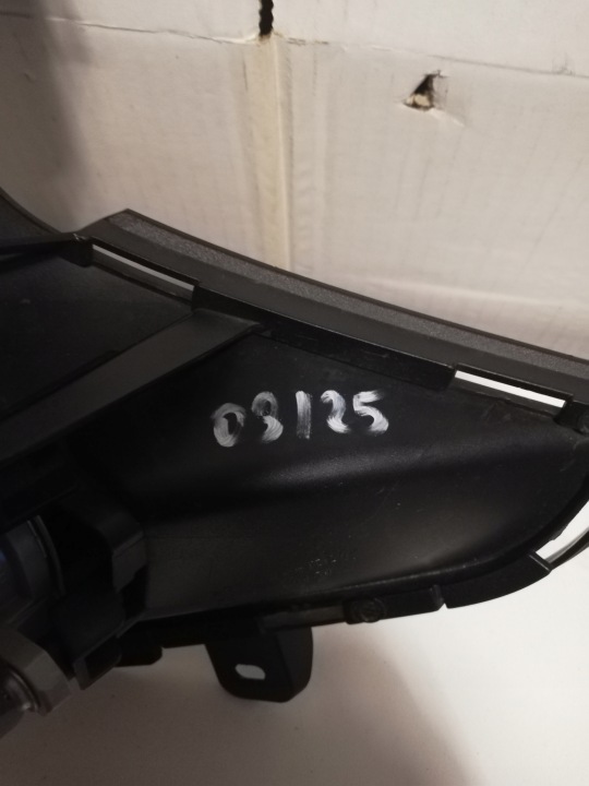 YARIS IV 20- GRILLE BOUCHON HALOGÈNE GAUCHE BRILLANT PHARES ANTIBROUILLARD LED 52113-K0150