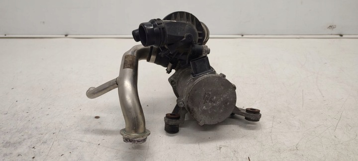 POMPE À EAU BMW E90 E91 2,0I