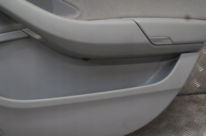 AUDI A8L D4 COLLECTEUR PORTES DROIT ARRIÈRE