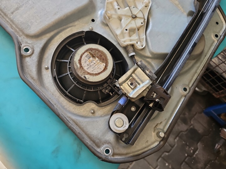 ÉLÉVATEUR AVANT DROIT SEAT IBIZA III 6L 6L3837756S 3D