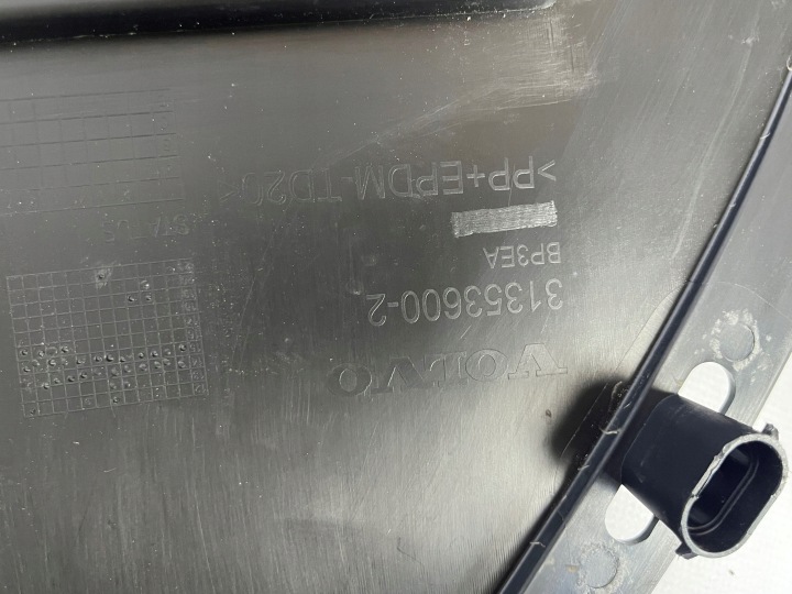 VOLVO V70 2015 PROTECTION SOUS PARE-CHOCS AVANT AMORTISSEUR