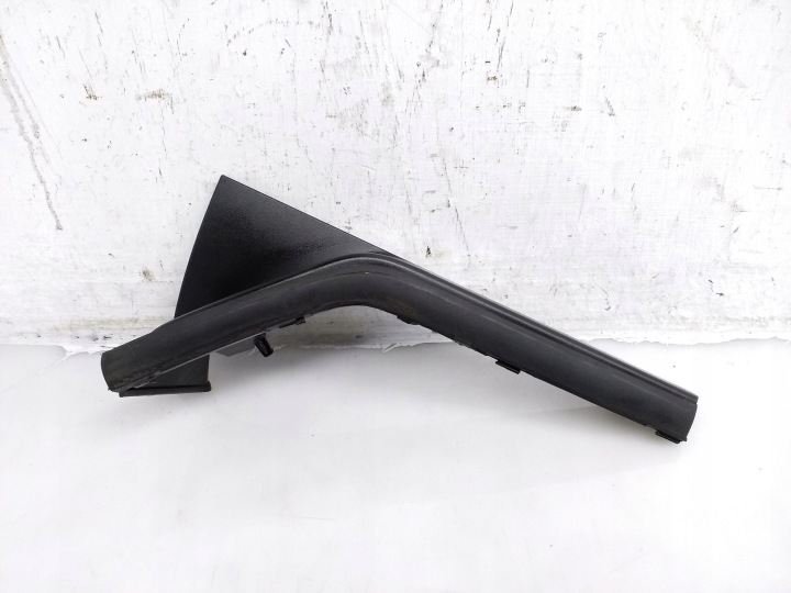 VOLKSWAGEN ID.3 2022 ARRIÈRE CÔTÉ GAUCHE MOULURE SOUS LAMPE ARRIÈRE