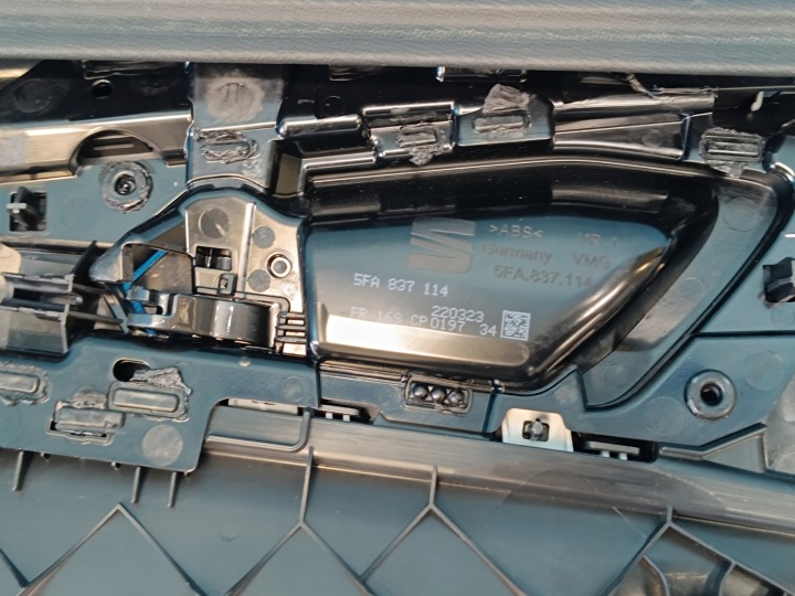 CUPRA LEON COMBI 2,0 TFSI 2023 R COLLECTEUR PORTES DROIT AVANT 5FA867012AK XFG