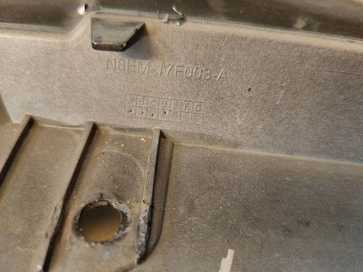 RANGE ROVER VOGUE L460 PARE-CHOCS AVANT EN BON ÉTAT RECOMMANDÉ