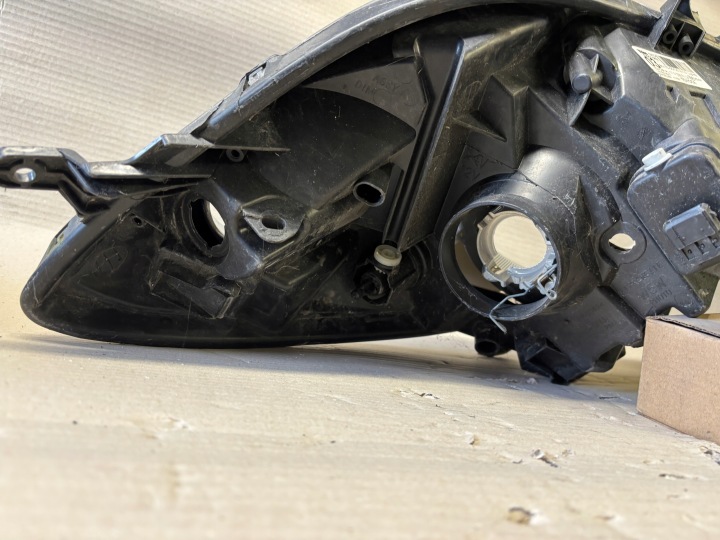 TOYOTA YARIS II 05- 1,4 D4D 81170-0D120 PHARE AVANT GAUCHE