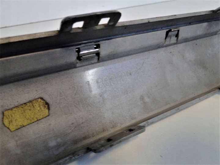 MERCEDES W211 211 MOULURE PARE-CHOCS ARRIÈRE AVANT PTS