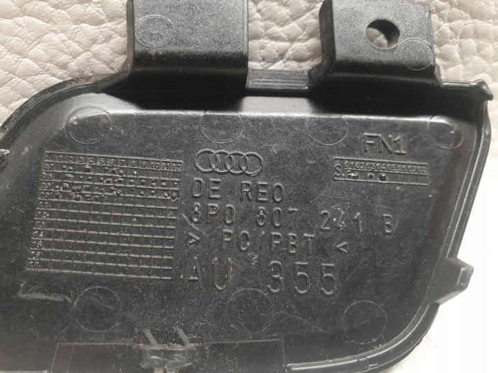 AUDI A3 8P 08-12 BOUCHON SUR CROCHET PARE-CHOCS AVANT 8P0807241B