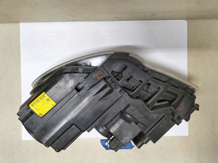VW TOURAN LIFT PROJECTEUR DROIT 1T1941006C (SZCZECIN-GORZOW- POZNAŃ 4596