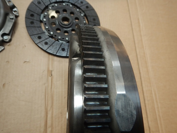 VOLANT BIMASSE EMBRAYAGE FORD FOCUS MK2 MONDEO MK4 2.0 16V 8G91-6477-BC