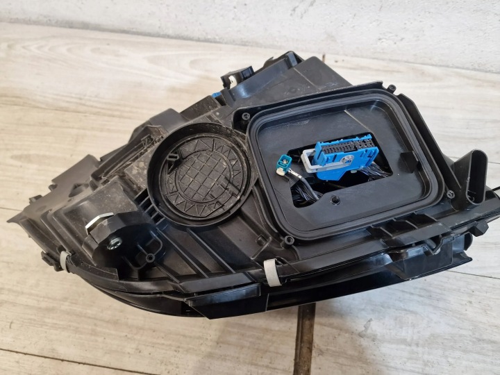 MERCEDES-BENZ E W214 PHARE AVANT GAUCHE DIGITAL LED A2149064102