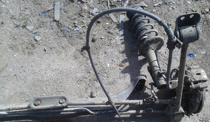 AXE ARRIÈRE ARRIÈRE POUTRE AMORTISSEURS RESSORTS KIA CERATO I HAYON BERLINE COMPACTE 04-08