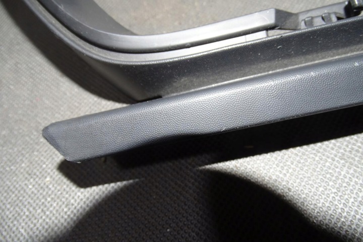 DACIA SANDERO II LIFT GRILLE CALANDRE GAUCHE AVANT
