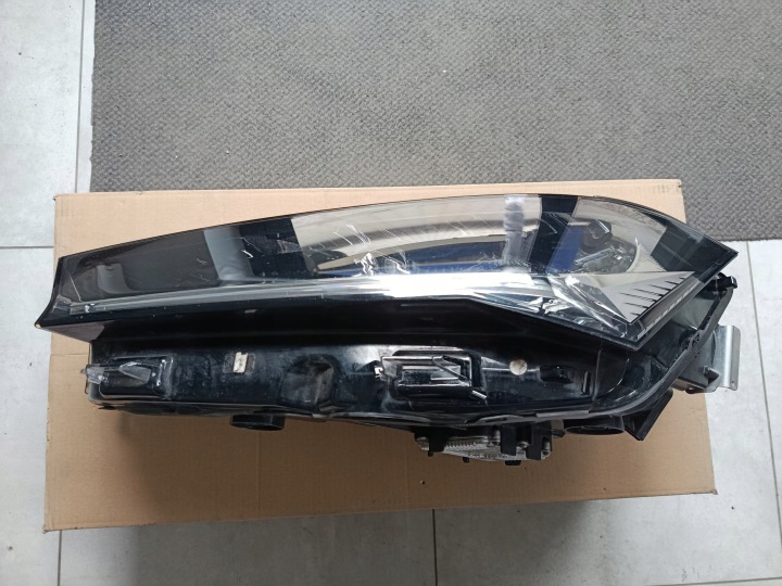 PHARE GAUCHE AVANT SKODA SUPERB IV 4 COMPLET LED 23- 3P1941015