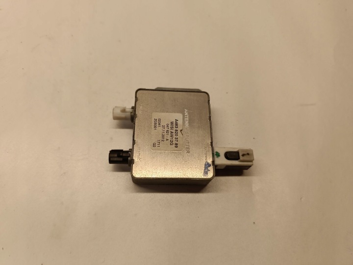 MERCEDES-BENZ C W204 ANTENNE GPS GOUPILLE A4638203789 2013