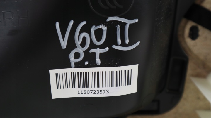 VOLVO V60 II COLLECTEUR PORTES DROIT ARRIÈRE 30747504